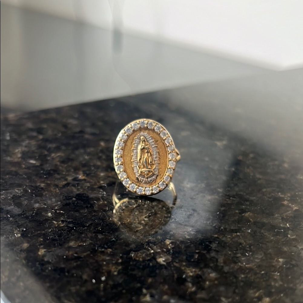 Vintage Gold And Silver Medallion Ring